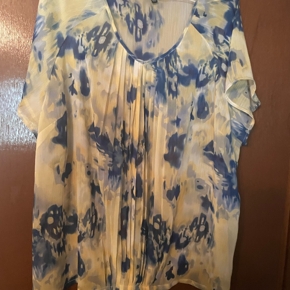 Apt. 9 Cream, Yellow and Blue Relaxed Pleated Blouse